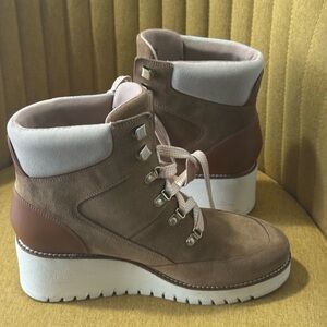 Women's ZERØGRAND City Wedge
Waterproof Hiker Boots- Brown w/ pink & white laces